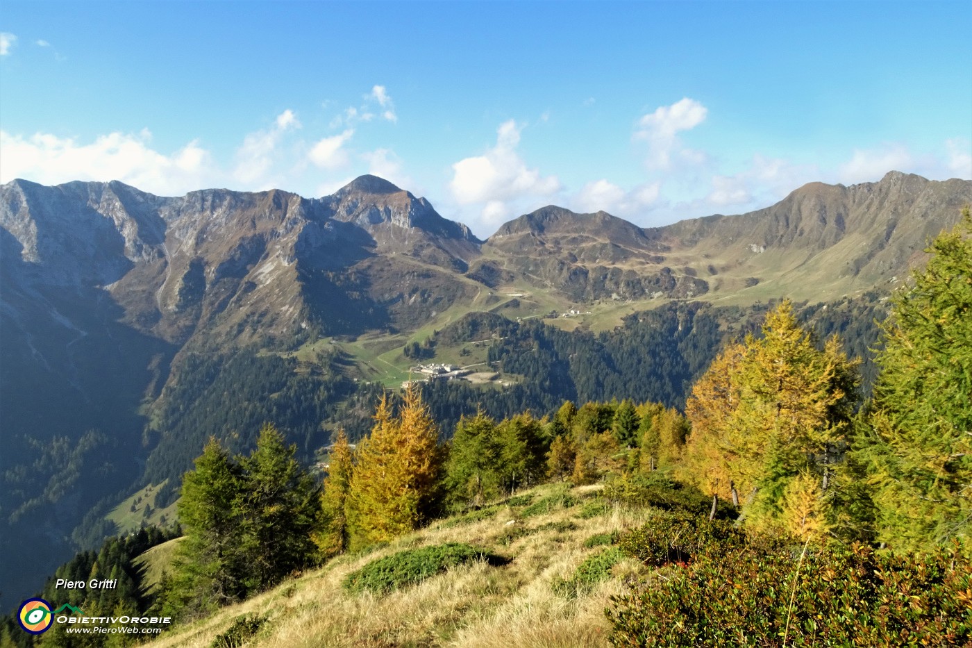 33 I larici si stanno colorando d'autunno.JPG -                                